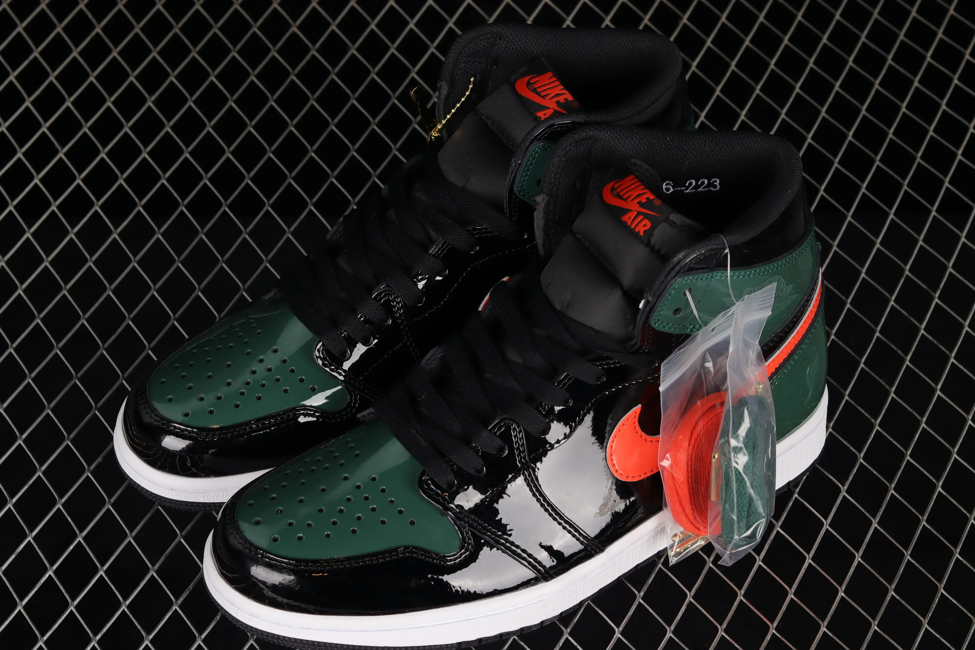 All categories Air Jordan Jordan series basketball shoes Air Jordan 1 High Air Jordan 1 Retro Hi NRG/UN AJ1 Joe 1 Miami patent leather green AV3905-038